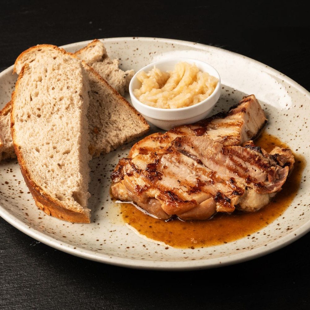 Marinovaný domácí grilovaný bůček